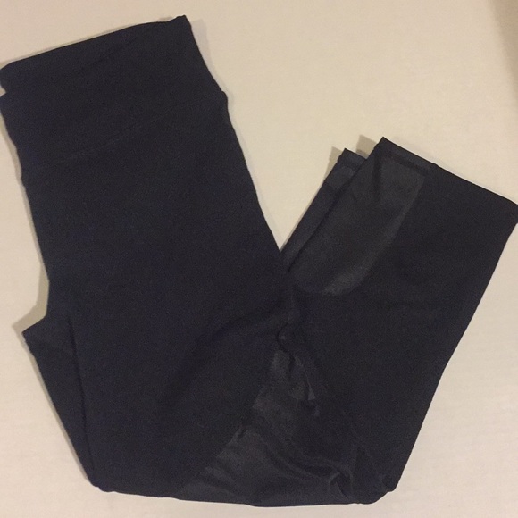 Fabletics Pants - Fabletics • crop leggings